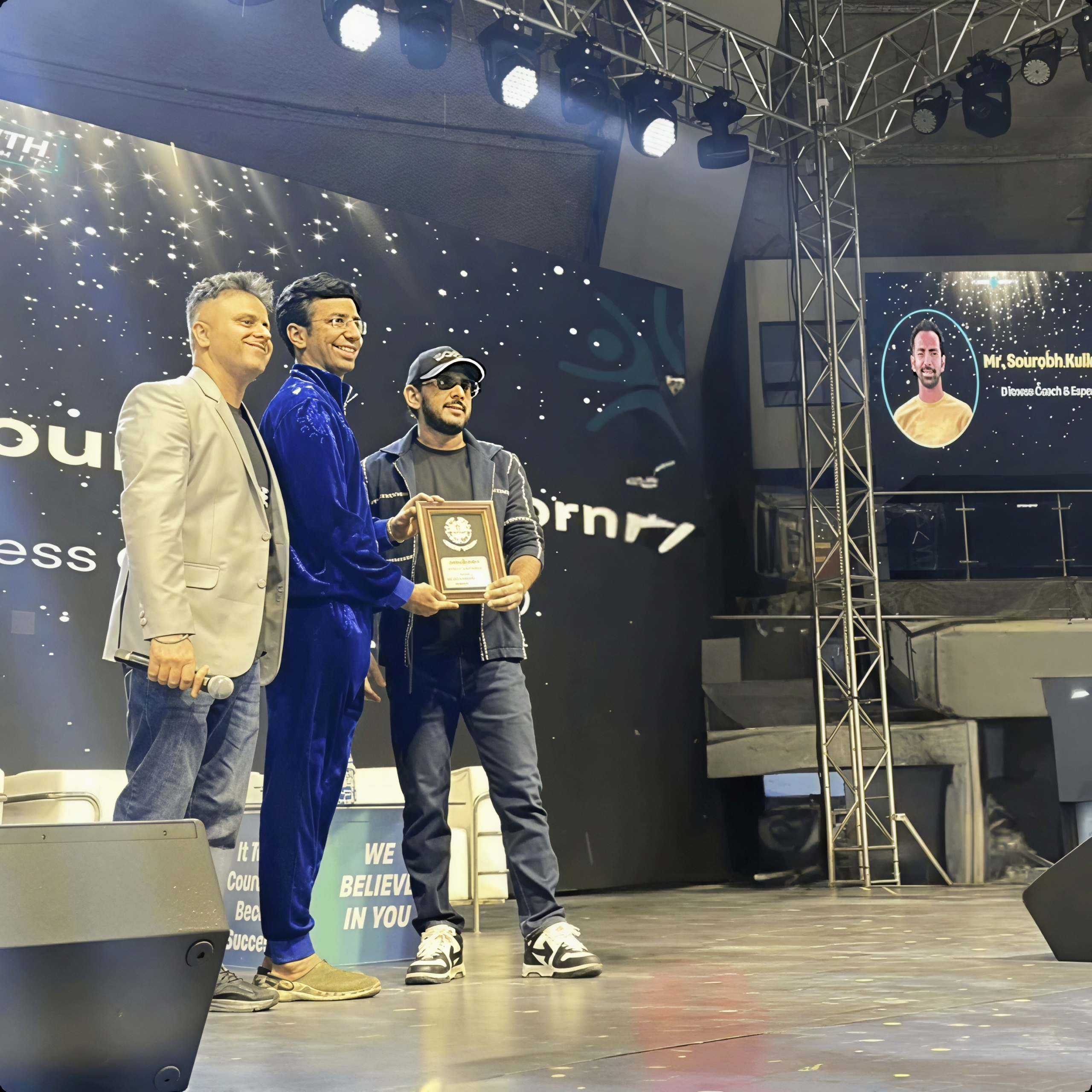 celebrity-3-D9RPsB3F